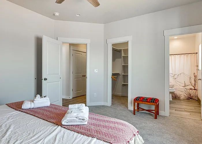 Explore Glen Canyon/lake Powell! Red River Retreat